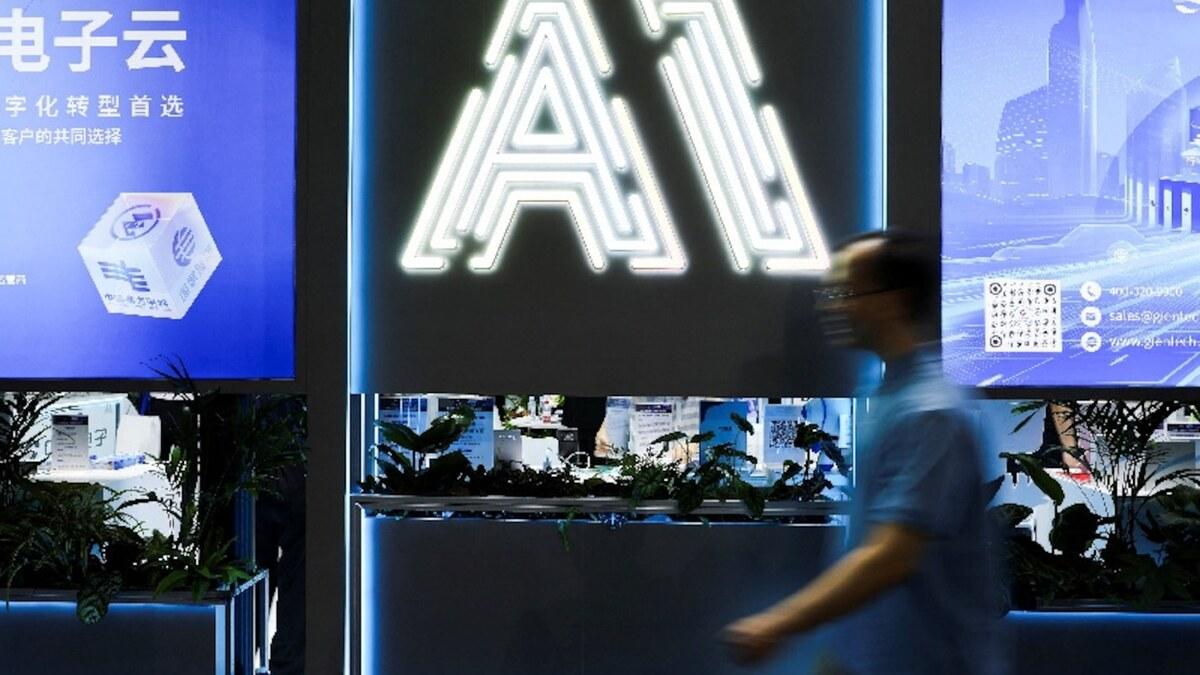 Visitor at the World Artificial Intelligence Conference in Shanghai