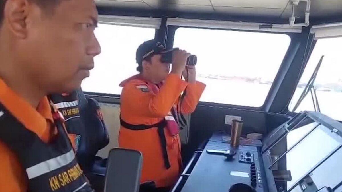 Search and rescue operation around the overturned Virgo Transport 8 ferry in Indonesia's Java Sea