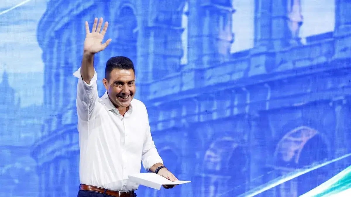 Roberto Vannacci waves to supporters at a Futuro Nazionale party assembly in Rome