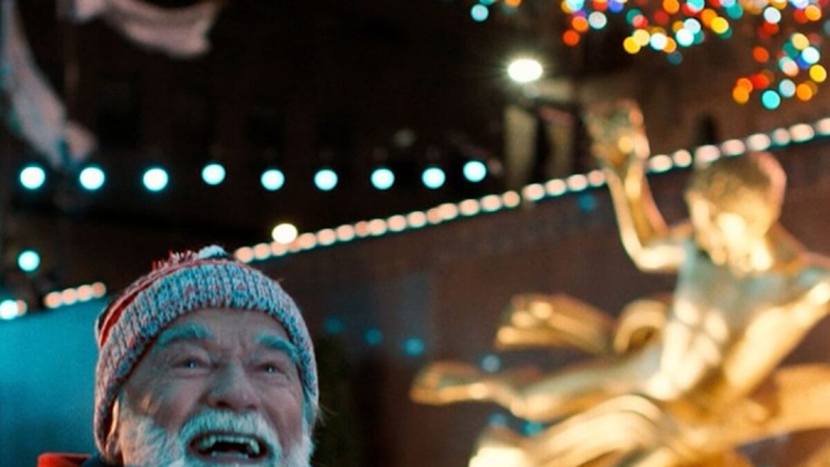 Arnold Schwarzenegger as Santa in The Man with the Bag teaser