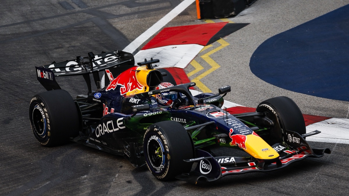 Max Verstappen drives under the lights during Singapore Grand Prix sprint qualifying